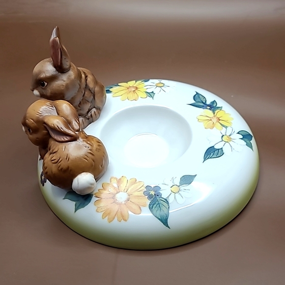 Goebel Easter bunny candle holder 4 an egg shape candle. Yellow candle included - Picture 2 of 10